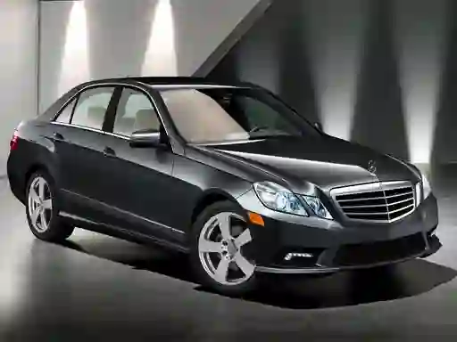 Spel E-Class Sedan Puzz online